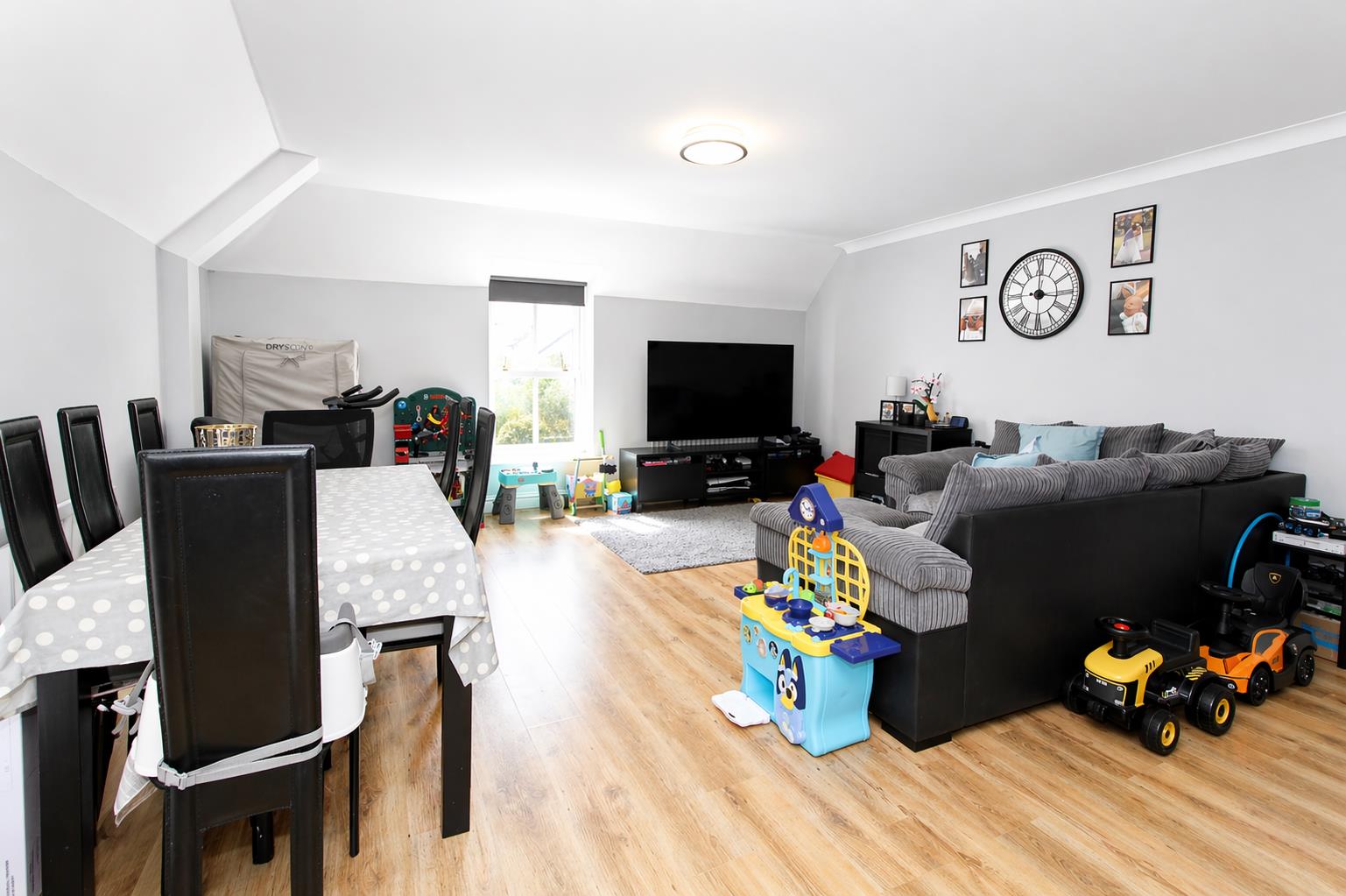 2 bed property in 6 Kempton Lodge, Wallington